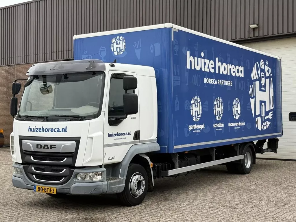 DAF LF 230 FA / Manual / 6-cilinder / Only 206.786 km !! / Laadklep LBW Lift / Airco / New smarttacho Gen2V2 / Big cabin / NL Truck