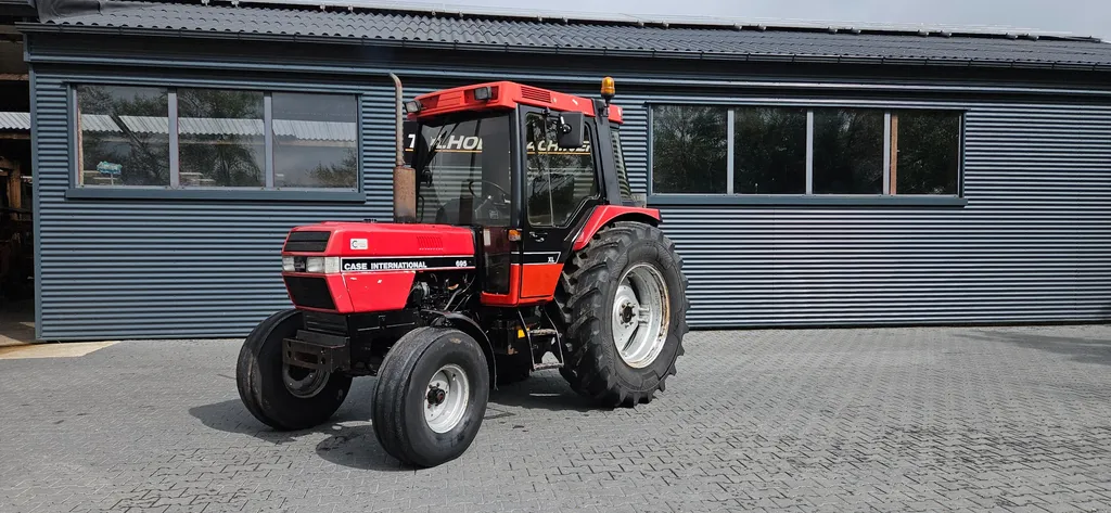 Case IH 695