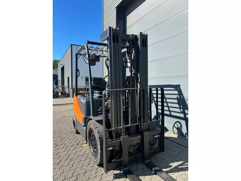 Doosan D25 2,5 ton diesel heftruck