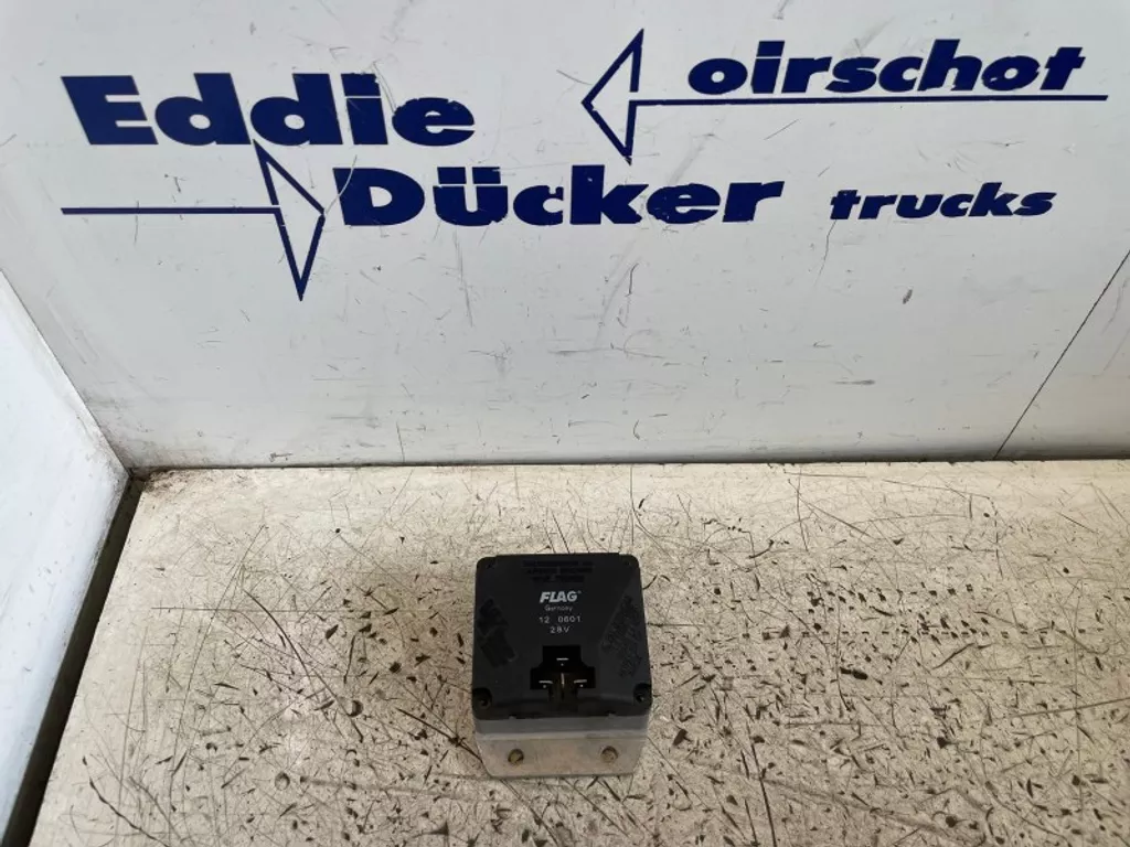 Diverse 12 0601 FLAG REGELAAR 28V-4 PIN (NIEUW)