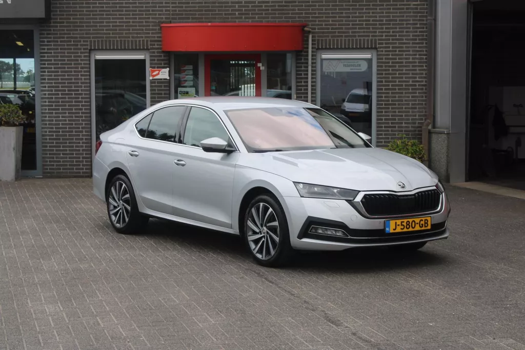 Skoda Octavia 1.5 TSI First Edition Adaptive/Trekhaak/Clima/Led