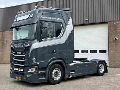 Scania S S520 V8 / Full Air / Retarder / NEW Smart tacho 2 / Parking airco / Full spoiler / 2 x Tank / 395 WB / PTO Prep. / NL Truck