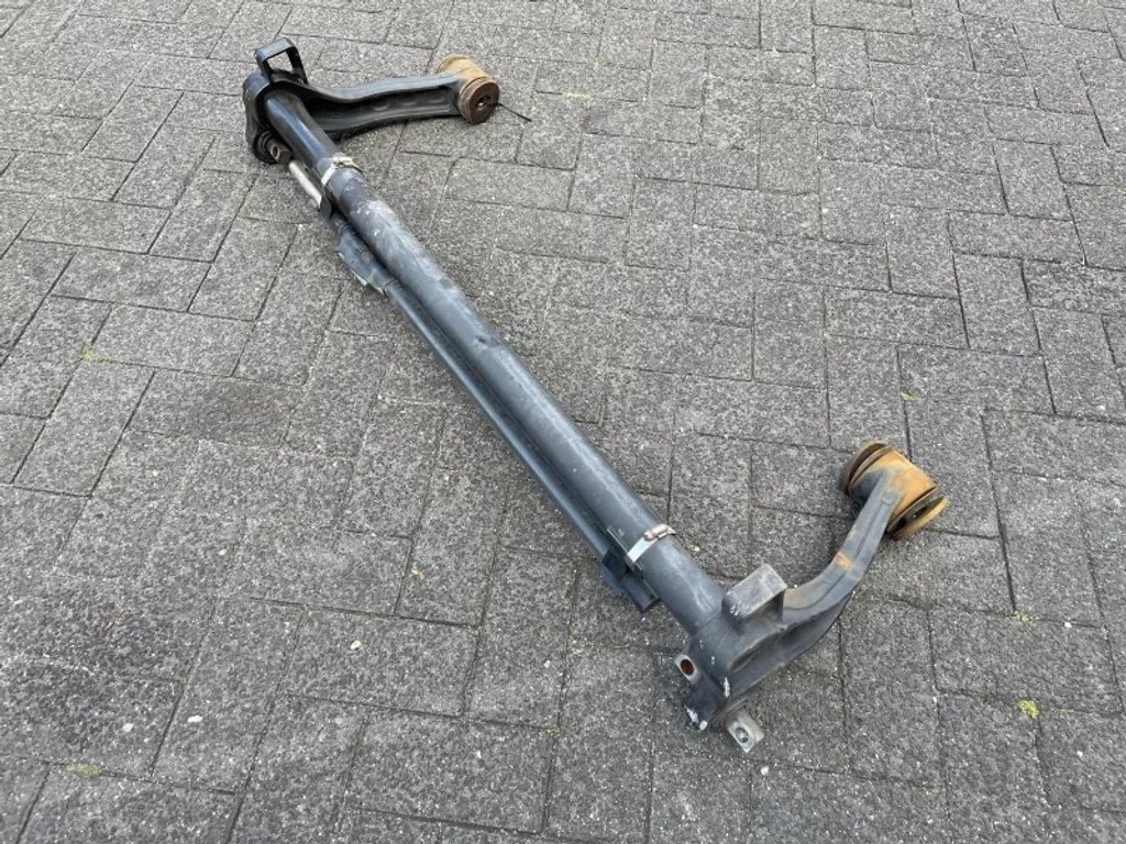 MAN 81.41715-6016 SCHOMMELARM CABINE VOORKANT