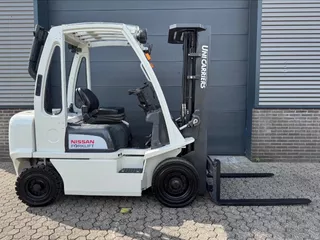 Nissan A25Q 2,5 ton diesel heftruck