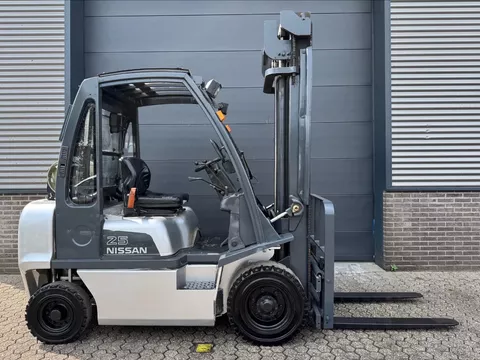 Nissan UD02A25PQ 2,5 ton LPG heftruck