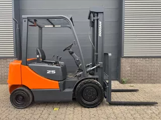 Doosan D25S-5 2,5 ton diesel heftruck