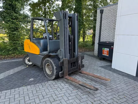 Jungheinrich DFG5 45 5OOO KG 3-Delige mast. Perkins motor.