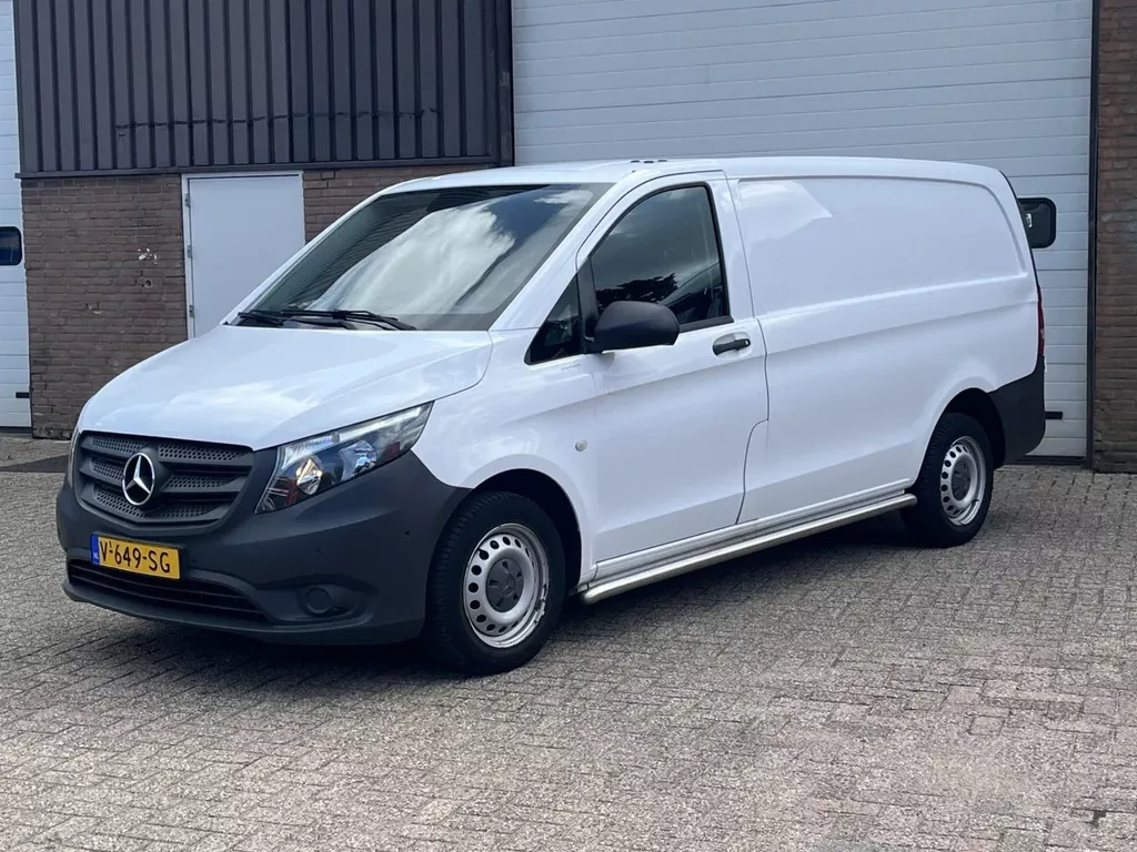 Mercedes-Benz Vito 111 CDI / Airco / Camera / 3 zitplaatsen / NAP / APK / Extra Lang