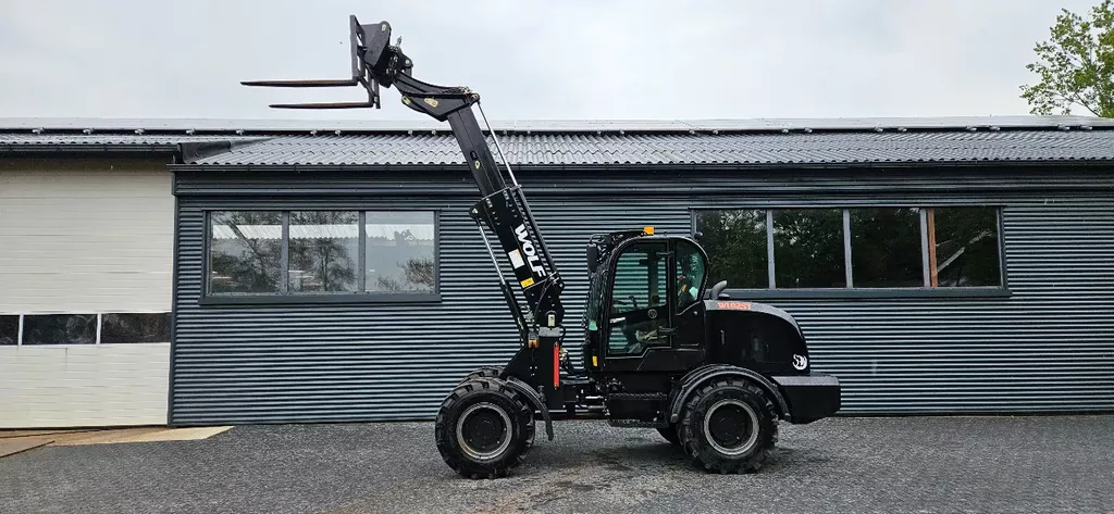 Wolf WL 825 telescopic loader Wolf WL 825 telescopic loader