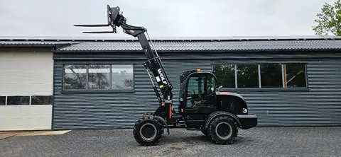 Wolf WL 825 telescopic loader