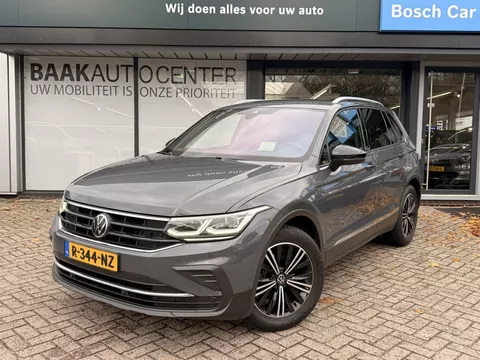Volkswagen Tiguan 1.5 TSI Life Business | HUD | Trekhaak | Navi