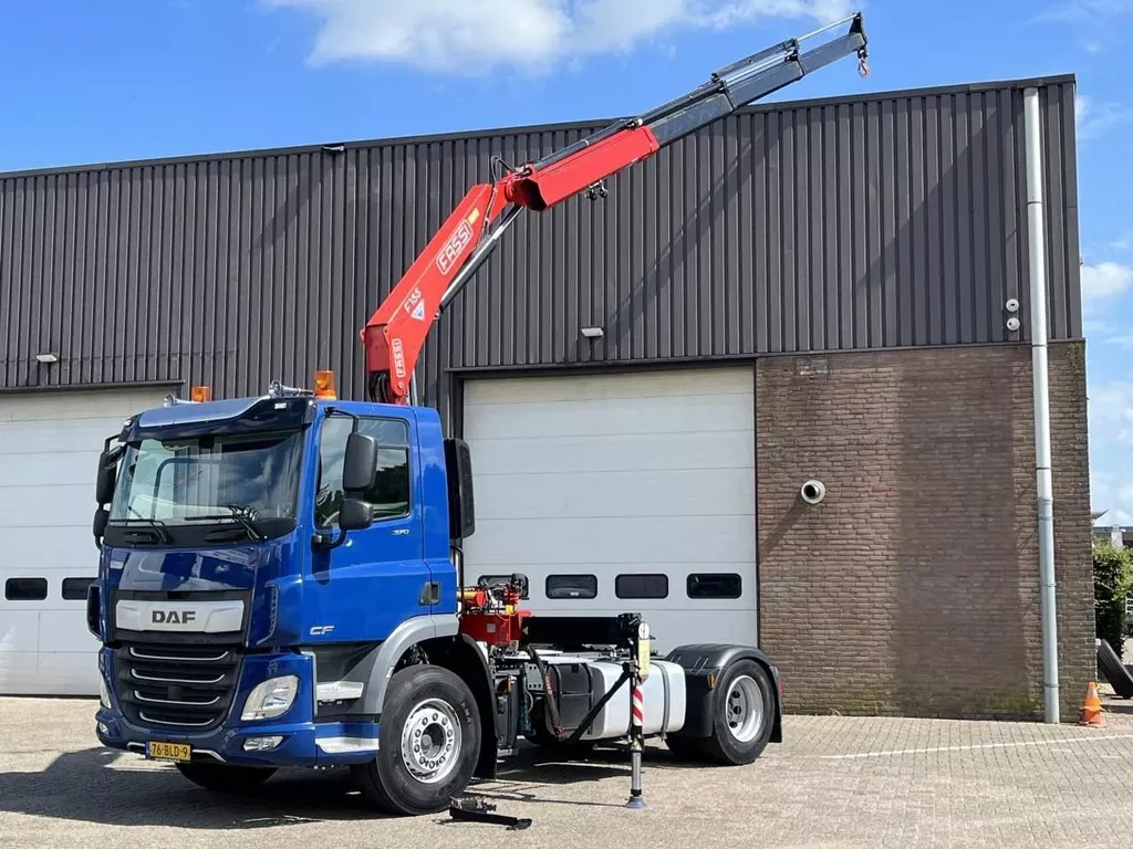 DAF CF 370 FT / Fassi 15 T/M kraan crane / Radio remote / Only 363.177 km / WB: 400 / Euro6 / 2018 / NL Truck