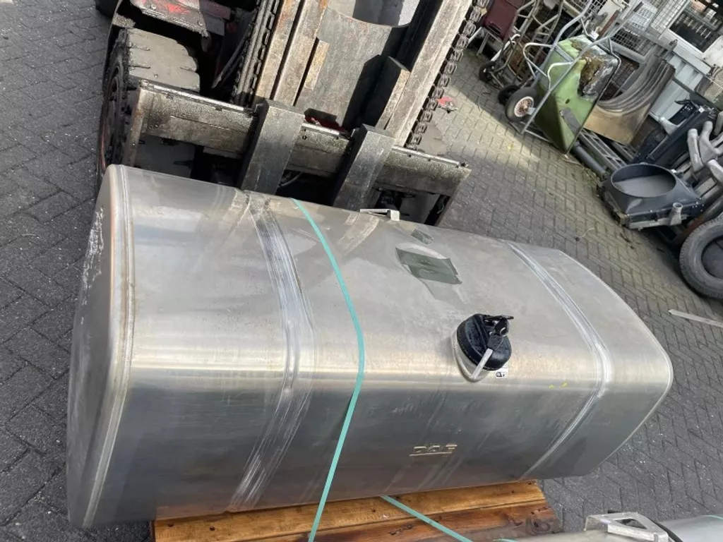 DAF 2198104 FUEL TANK 525 LTR 1526X675X580 MM (IN GOEDE STAAT)