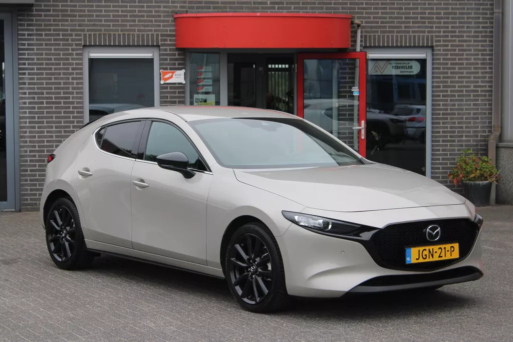 Mazda 3 2.0 e-SkyActiv-G M Hybrid 150 Homura Led/Adaptive/Dealer onderhoud!! Mazda 3 2.0 e-SkyActiv-G M Hybrid 150 Homura Led/Adaptive/Dealer onderhoud!!