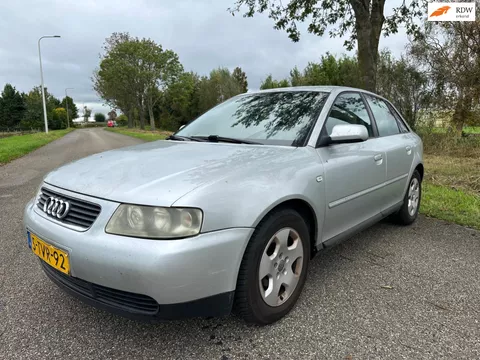Audi A3 1.6 Ambiente|5drs|automaat|lees tekst