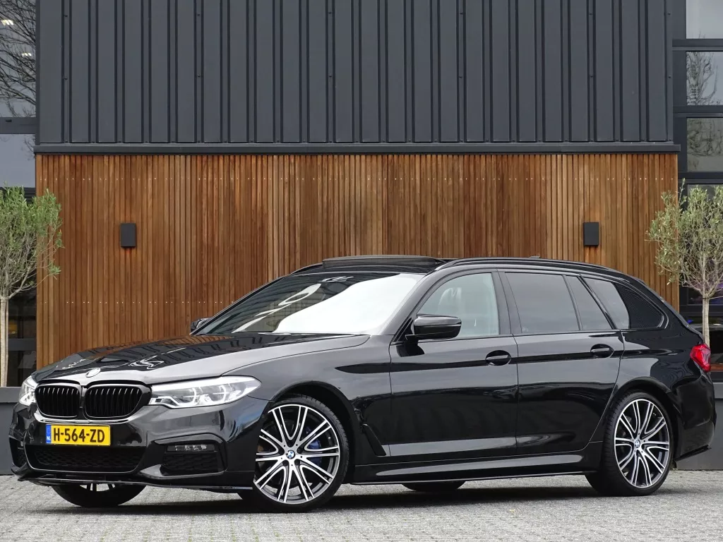 BMW 5 Serie Touring 530i 252PK / M-Sport / Individual / panormadakraam / *NAP*