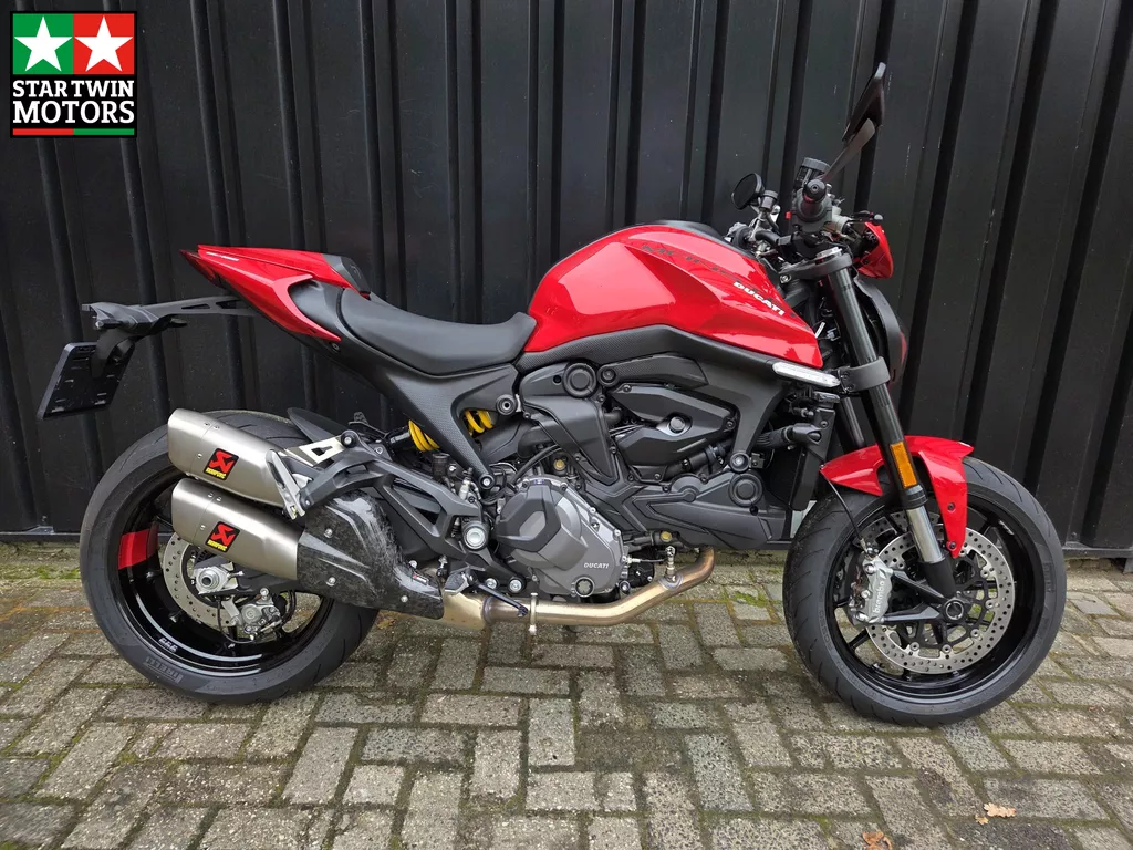 Ducati Monster + Akrapovic
