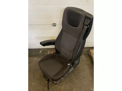 DAF 1879090 / 2158419 BESTUURDERSSTOEL MET DAF-LOGO