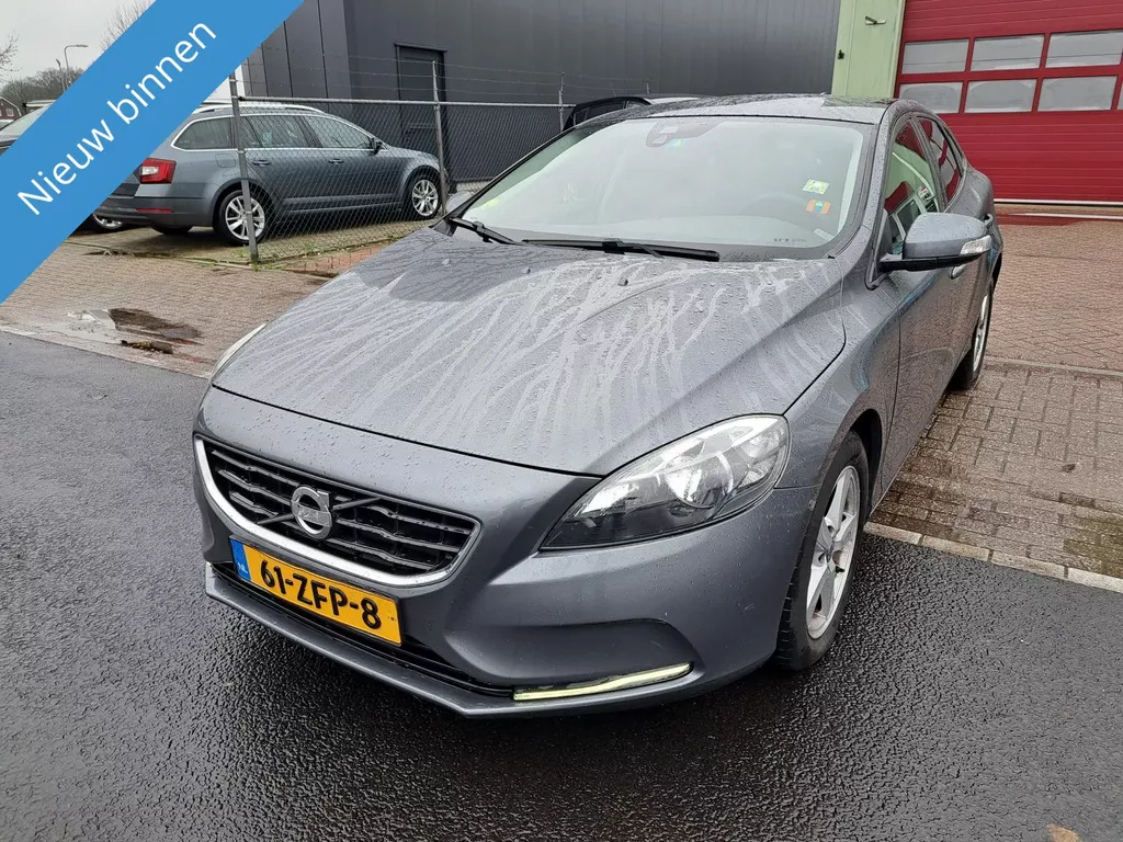 Volvo V40 2.0 D3 Kinetic GERESERVEERD!!!!!!!!!