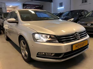 Volkswagen Passat 2.0 TDI Highline Sedan 4-MOTION 4X4 Clima