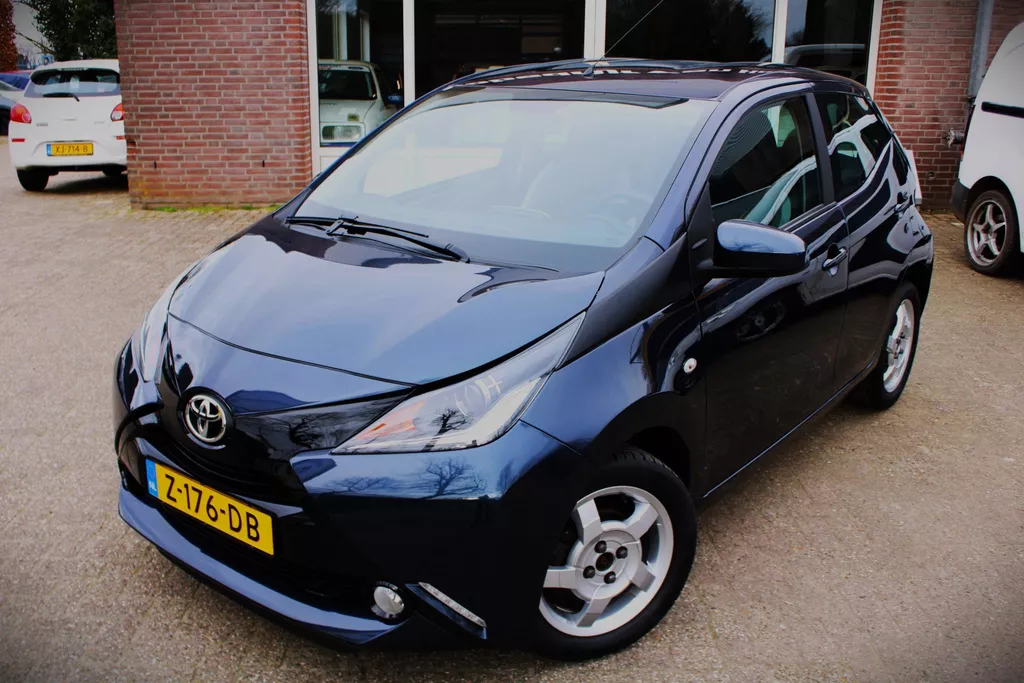 Toyota Aygo 1.0 VVT-i x-cite Airco, Cruise control, Bluetooth, Achteruitrij camera, Elektrische ramen v, Leder, 15&quot; LMV