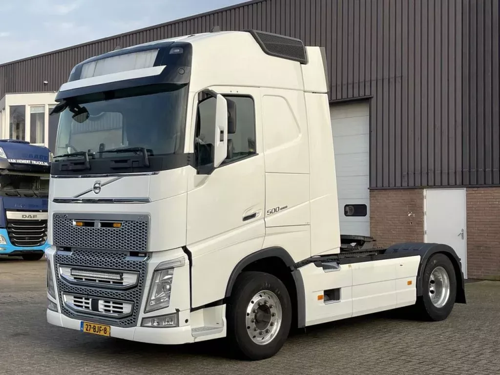 Volvo FH 500 / Full spoiler / I-parkcool / 2 x Tank / Xenon / NL Truck