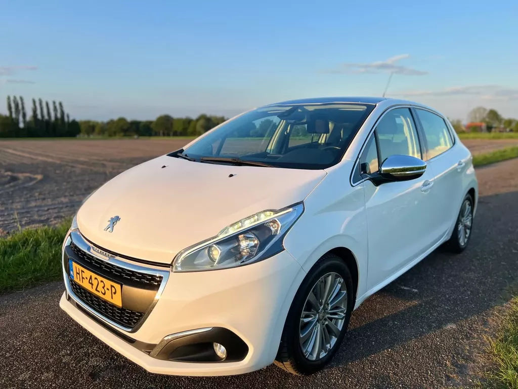 Peugeot 208 1.2 PureTech GT-LINE / Automaat / Navi / Pano / Dealer onderhouden