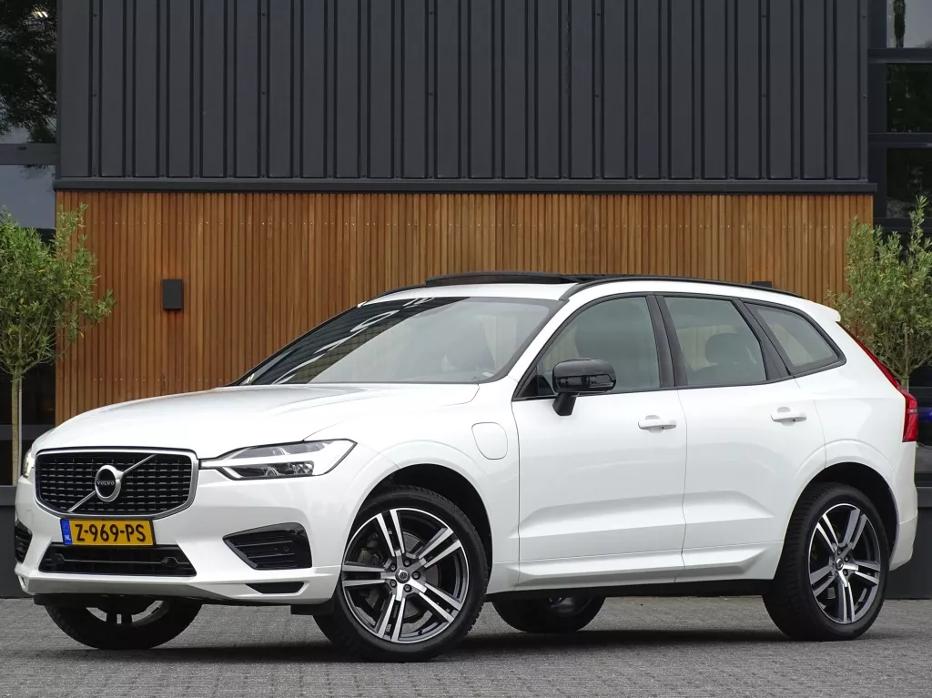 Volvo XC60 T8 408PK / R-Design / LED