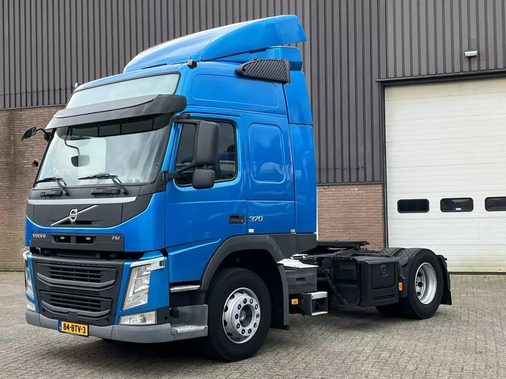 Volvo FM 370 / Only 560.772 km / Euro6 / Airco / Climate control / Webasto