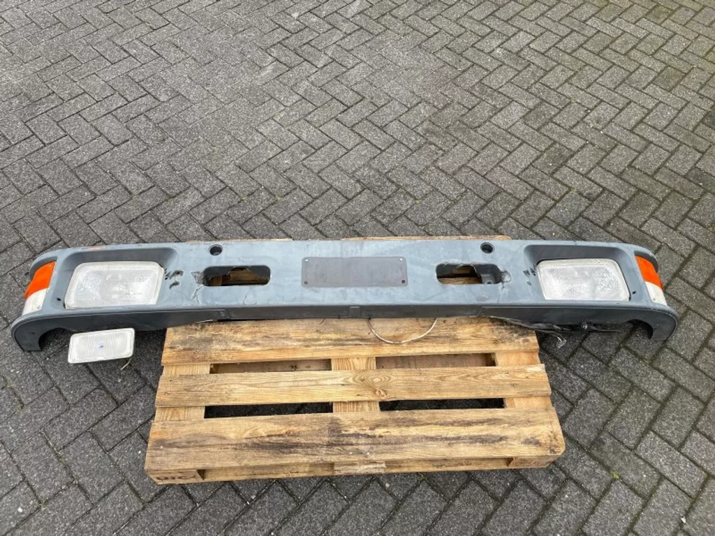 Volvo 3122061 BUMPER