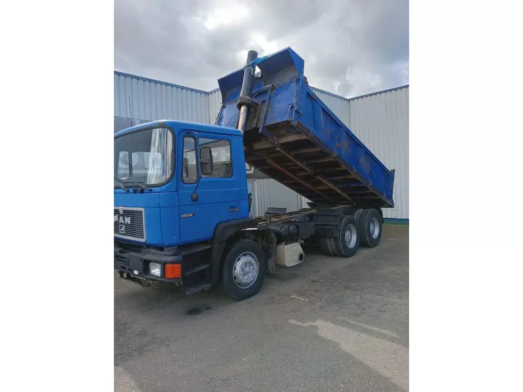 MAN F2000 , 32-322 , 6x4 , ZF Manual , Tipper , Spring Suspension