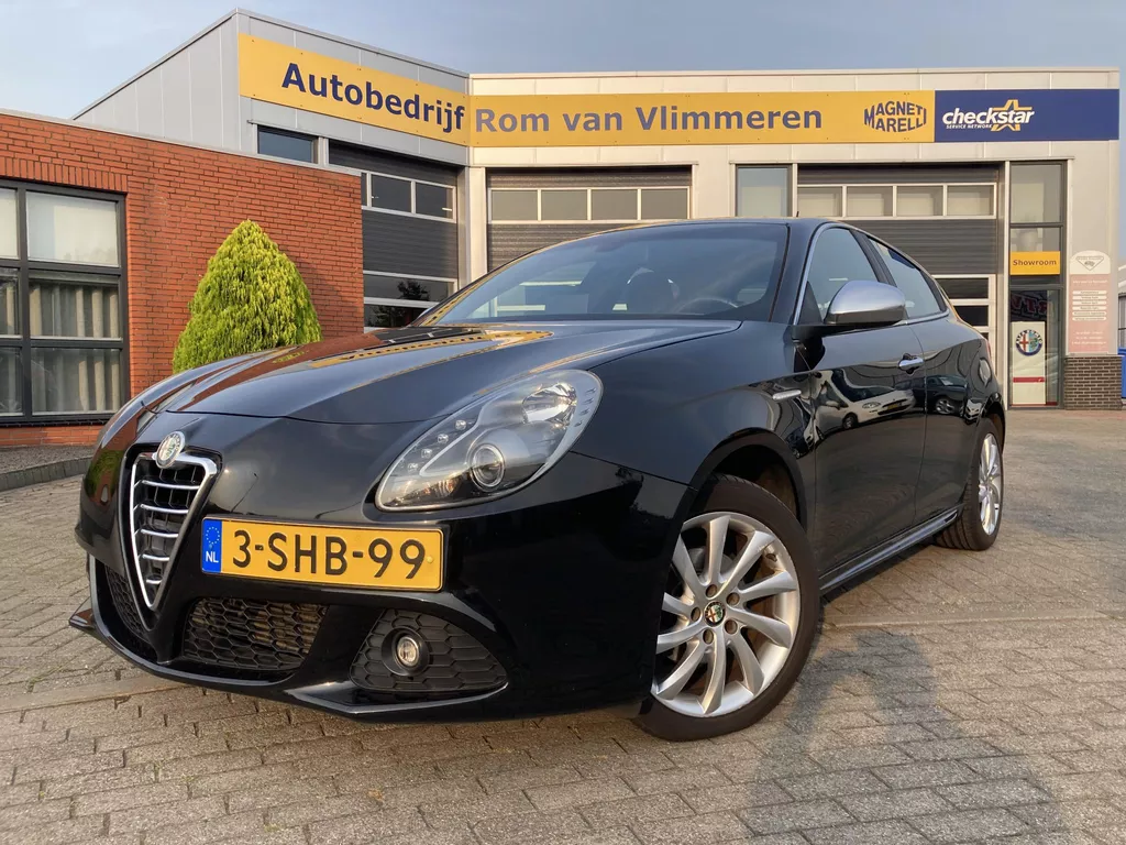 Alfa Romeo Giulietta 1.6 JTDm Distinctive | 1e Eigenaar | Diesel met 142.407 km! | Origineel NL geleverd! |