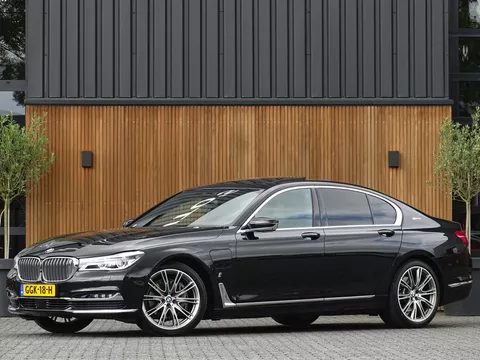 BMW 7 Serie 740e 325PK Iperformance 325PK / BMW Individual / LANG