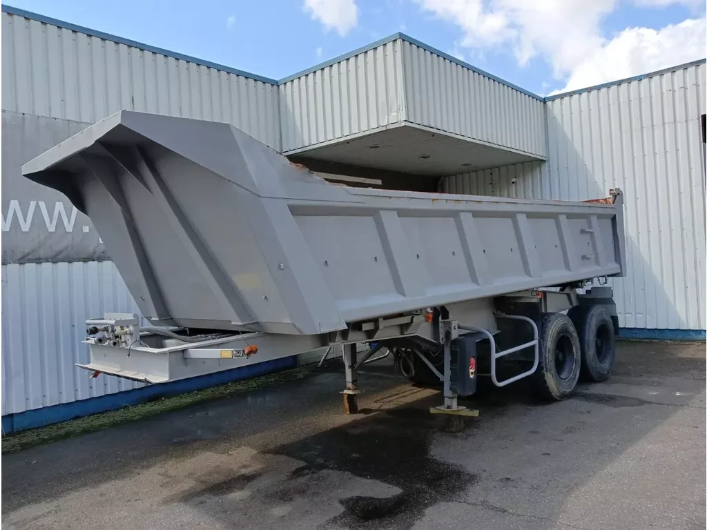 CIF 2 Axle Steel Tipper , Spring Suspension , Drum Brakes