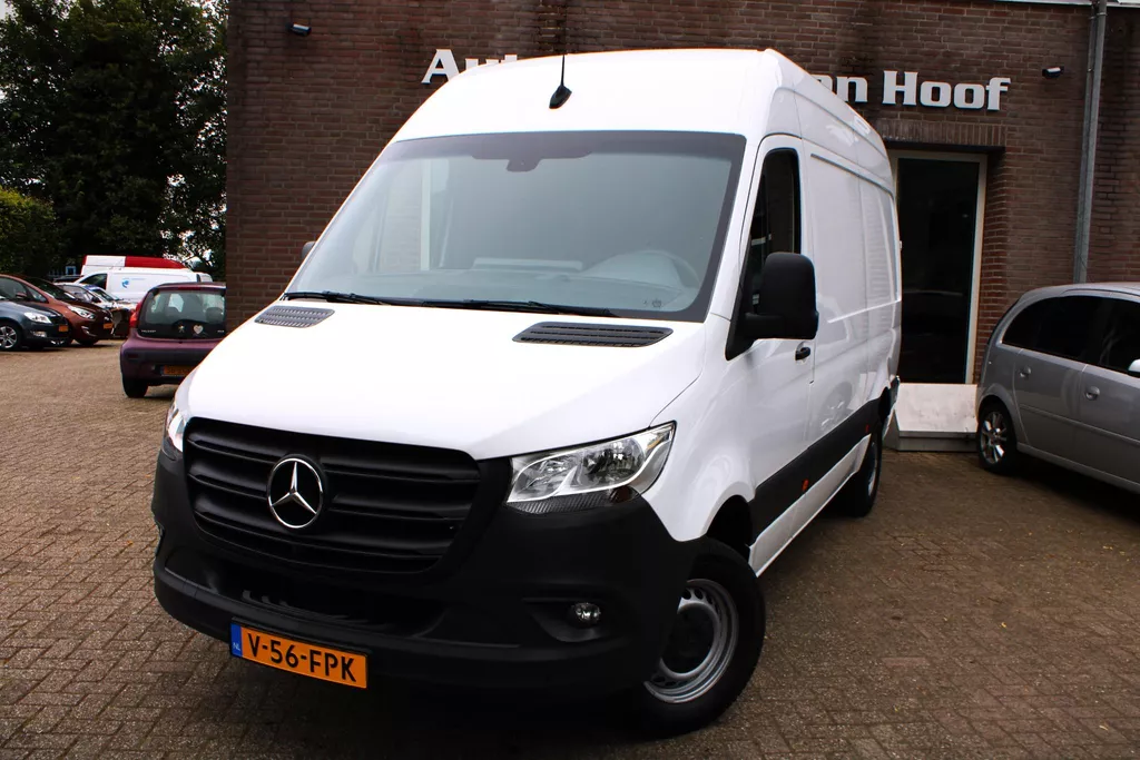 MB Sprinter 317 RWD L2H2 Airco, NAVI, 360 camera, Cruise, Apple Carplay, opstap achter, Houten laadvloer, Zijwand bekleding,Stoelverwarming.270 graden deuren,