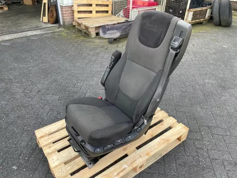 DAF 1879098 / 1979118 DRIVER SEAT WITH DAF-LOGO