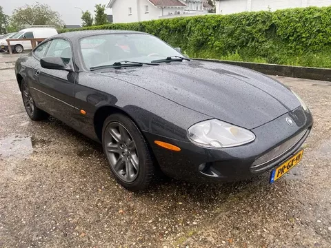 Jaguar XK8 4.0 V8 Coup&eacute; in nette staat