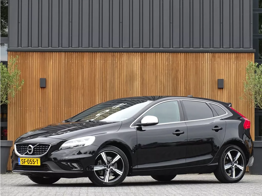 Volvo V40 2.0 T4 191PK / R-Design / 2018 / LED *NAP*