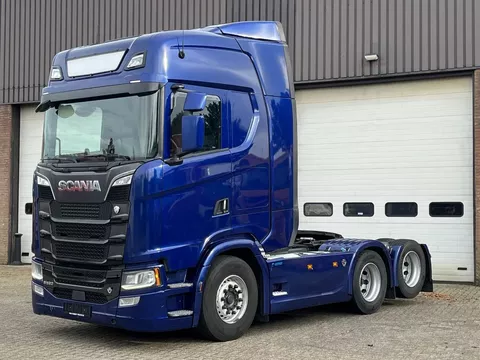 Scania S 520 V8 / Retarder / 315 WB / Full air / Full spoiler / 6x2 / Leather / Navi