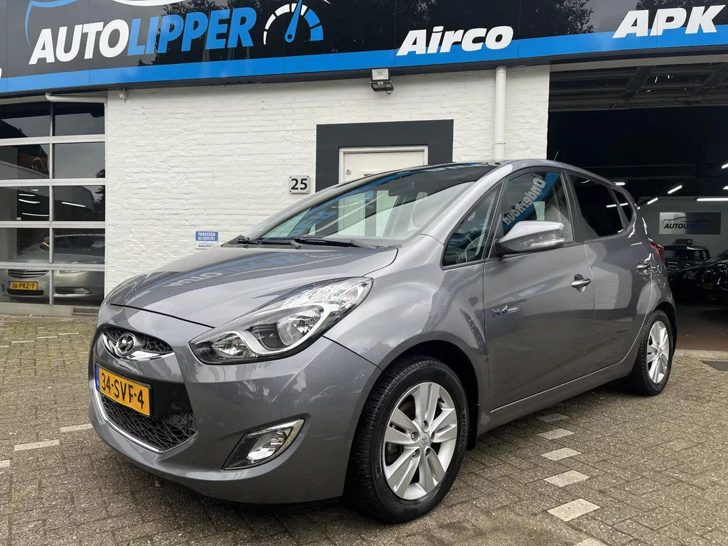 Hyundai ix20 1.6i i-Catcher /Nieuwe apk bij aflevering/Panorama schuifdak/Trekhaak/Lm velgen All season banden/Leder/navigatie