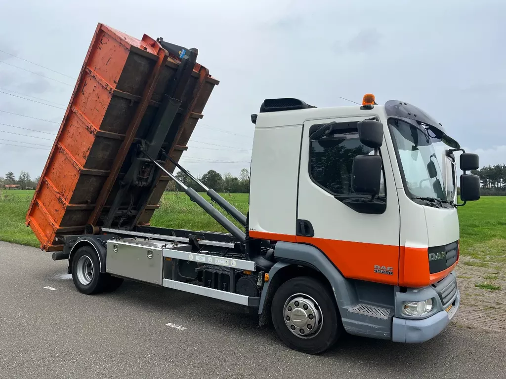 DAF LF 45 Container systeem met afzetbak