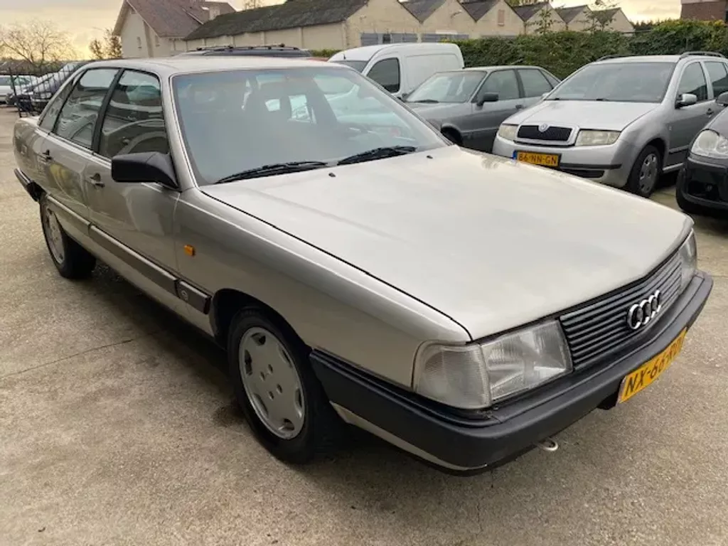 Audi 100 2.0 CC nette en goede auto