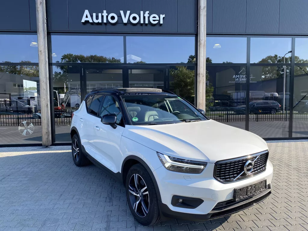 Volvo XC40 2.0 B4 R-Design ACC|Pano|leder|CAM|LED