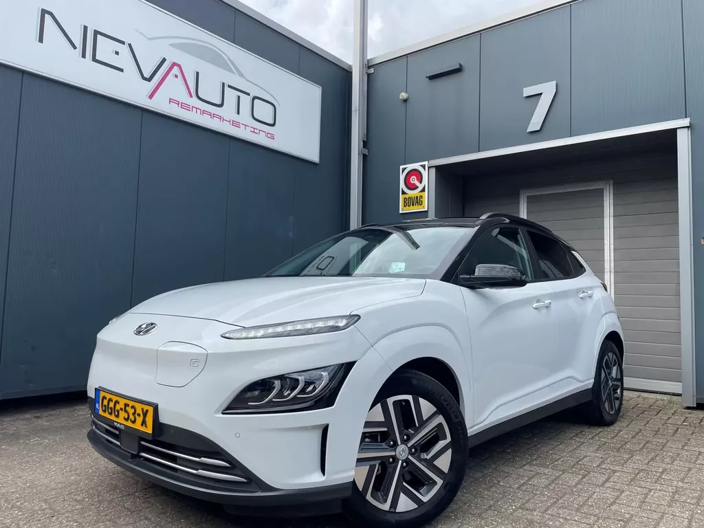 Hyundai Kona EV Premium 64 kWh 204PK &euro;25.900,- NA SUBSIDIE verkocht