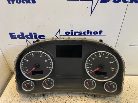 MAN 81.27202-6180 INSTRUMENT PANEL