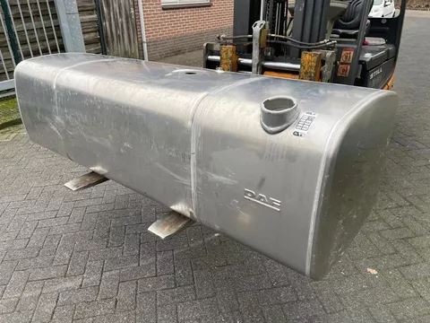 DAF 2198106 BRANDSTOFTANK 690 LTR (199.5X67.5X58 CM)