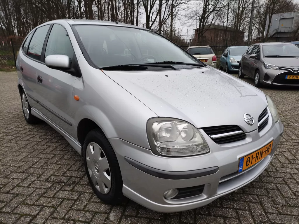 Nissan Almera Tino 1.8 Tekna. Achteruitrijcamera