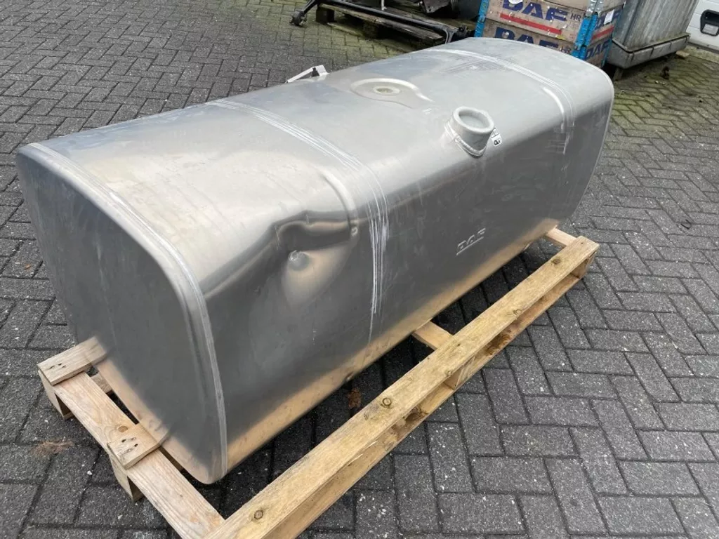 DAF 1681826 BRANDSTOFTANK 620 LTR 168X67.5X62 CM