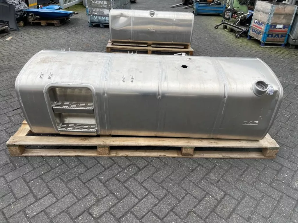 DAF 2241602 BRANDSTOFTANK 765 LITER (MET SCHADE)