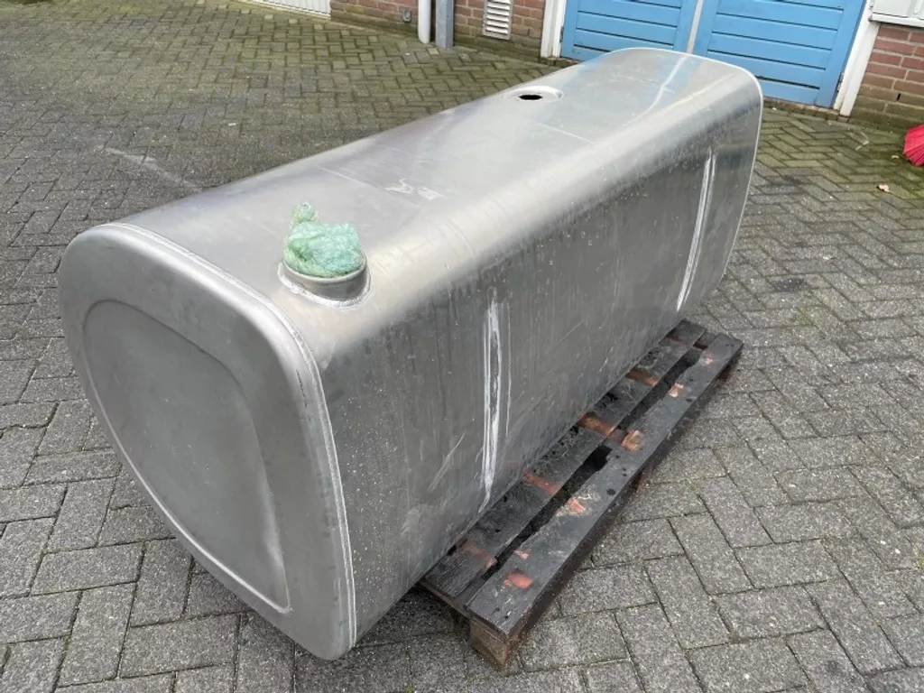 Volvo 21516455 D-BRANDSTOFTANK 650 LTR 1630X690X710 MM